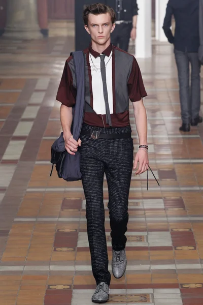Look 12